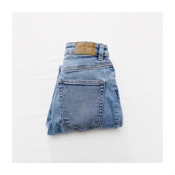 Zara High Waisted Light Wash Distressed Denim Jeans SZ04 - Picture 1 of 8